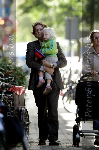 Amsterdam 14 september 2004
Prins Bernhard jr met Isabelle en Prinses Annette achter de kinderwagen.