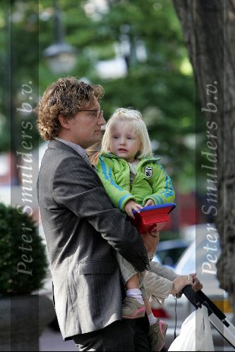 Amsterdam 14 september 2004
Prins Bernhard jr met Isabelle en Prinses Annette achter de kinderwagen.