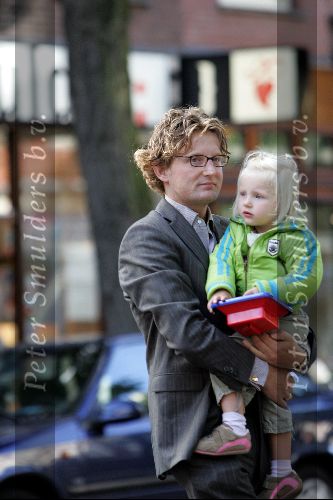 Amsterdam 14 september 2004
Prins Bernhard jr met Isabelle en Prinses Annette achter de kinderwagen.