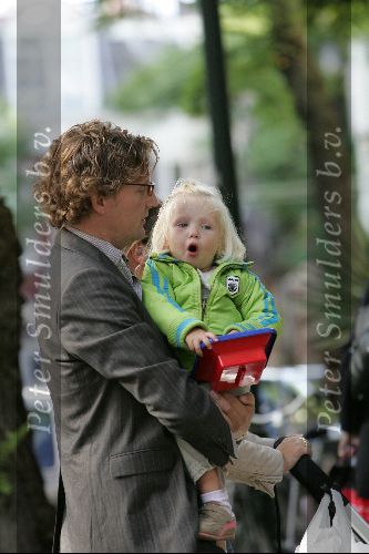 Amsterdam 14 september 2004
Prins Bernhard jr met Isabelle en Prinses Annette achter de kinderwagen.