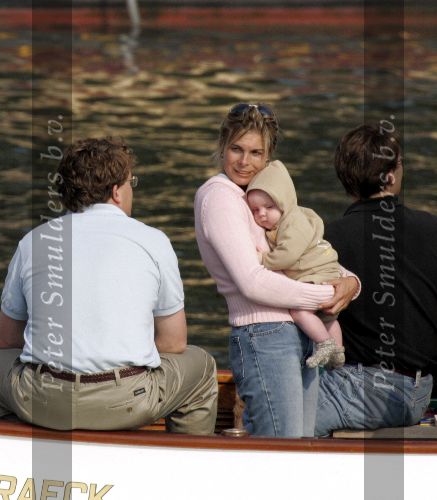 Muiden 4 september 2004
Koningin Beatrix varen met Mabel Wisse Smit Prins Friso Prins Constantijn  Prinses Laurentien Prinses Eloise en Prins Claus Cazimir