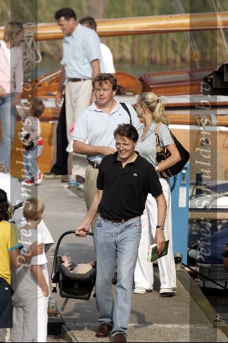 Muiden 4 september 2004
Koningin Beatrix varen met Mabel Wisse Smit Prins Friso Prins Constantijn  Prinses Laurentien Prinses Eloise en Prins Claus Cazimir