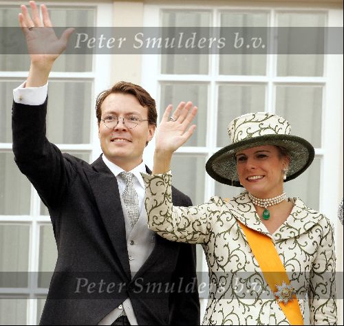 Den Haag 21 september 2004
Prinsjesdag 2004 
Prinses Laurentien en Prins Constantijn op bordes paleis Noordeinde
