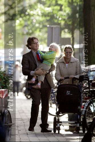 Amsterdam 14 september 2004
Prins Bernhard jr met Isabelle en Prinses Annette achter de kinderwagen.