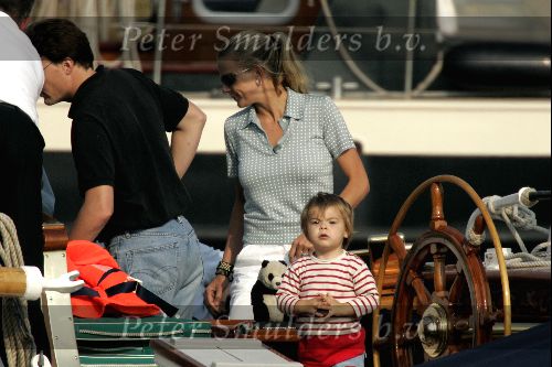 Muiden 4 september 2004
Koningin Beatrix varen met Mabel Wisse Smit Prins Friso Prins Constantijn  Prinses Laurentien Prinses Eloise en Prins Claus Cazimir op Groene Draeck