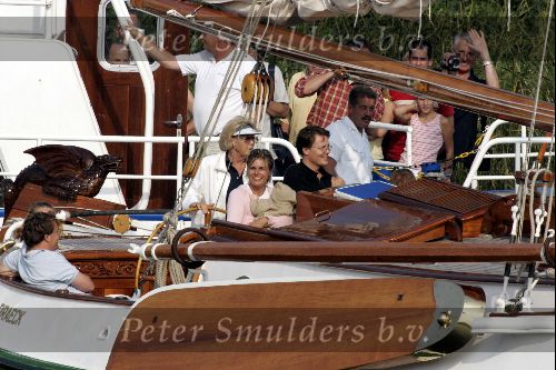 Muiden 4 september 2004
Koningin Beatrix varen met Mabel Wisse Smit Prins Friso Prins Constantijn  Prinses Laurentien Prinses Eloise en Prins Claus Cazimir op Groene Draeck