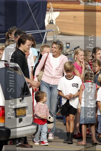 Muiden 4 september 2004
Koningin Beatrix varen met Mabel Wisse Smit Prins Friso Prins Constantijn  Prinses Laurentien Prinses Eloise en Prins Claus Cazimir bij Groene Draeck