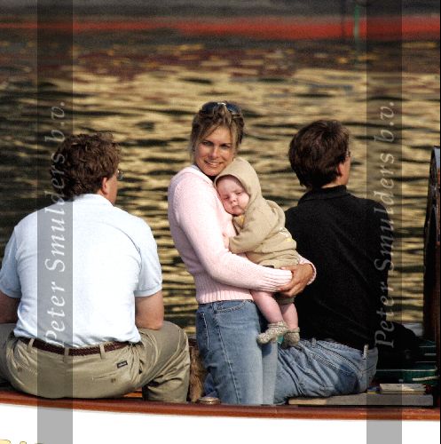 Muiden 4 september 2004
Koningin Beatrix varen met Mabel Wisse Smit Prins Friso Prins Constantijn  Prinses Laurentien Prinses Eloise en Prins Claus Cazimir