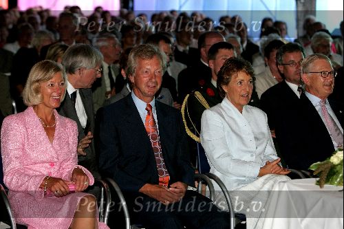 Barneveld 7 september 2004
Prinses Margriet en Pieter v Vollenhoven openen het nieuwe Politie en brandweer gebouw. Met Jan Kamminga en vrouw