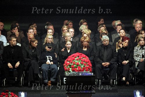 Amsterdam 27 september 2004
Afscheid Andre Hazes in de Amsterdam Arena
Rachel hazes met Andre en Roxanne en ouders