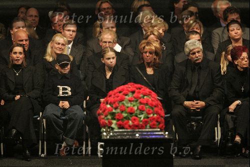 Amsterdam 27 september 2004
Afscheid Andre Hazes in de Amsterdam Arena
Rachel hazes met Andre jr Roxanne en vader en moeder