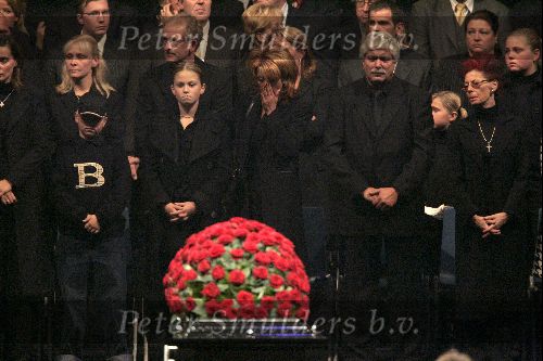 Amsterdam 27 september 2004
Afscheid Andre Hazes in de Amsterdam Arena
Rachel hazes met Andre jr Roxanne en vader
Peter Smulders bv