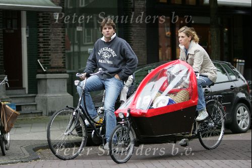 Amsterdam 18 september 2004
Danielle Overaag en Reinout Oerlemans  en Tijmen op de fiets