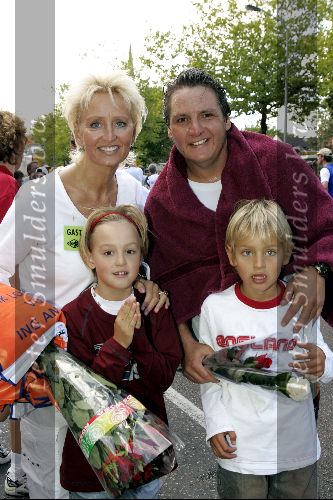 Zaandam 19 september 2004
Dam tot Dam Loop. 
Rene Froger met Natasja en Didier en Maxim