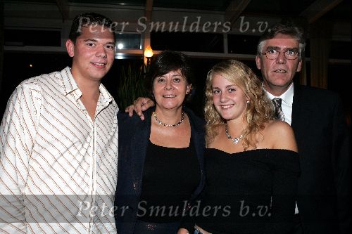 Scheveningen 13 september 2004
Premiere Cool in pathe scheveningen.
Rita Verdonk met man en kinderen