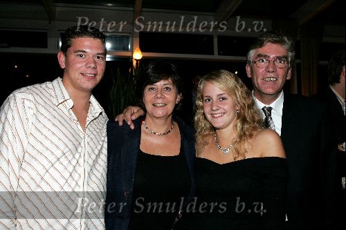 Scheveningen 13 september 2004
Premiere Cool in pathe scheveningen.
Rita Verdonk met man en kinderen