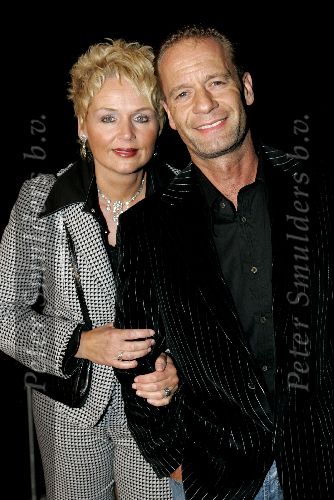 Utrecht 24 september 2004
Premiere Alice in glamourland.
Ron Boszhard met vrouw