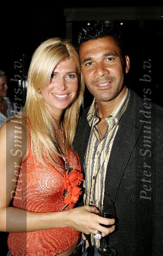 Amsterdam 21 september 2004
Presentatie wijnen Gordon in hotel Blakes.
Estelle Gullit met haar man Ruud Gullit