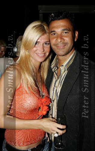 Amsterdam 21 september 2004
Presentatie wijnen Gordon in hotel Blakes.
Estelle Gullit met Ruud Gullit
