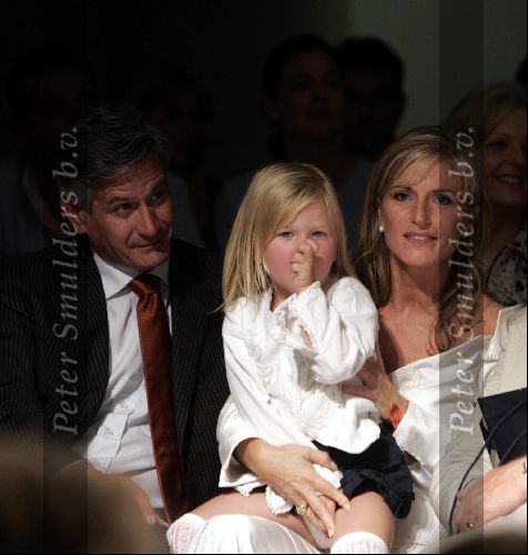Monaco 10 september 2004
Modeshow Monique Collignon in Grimaldi.
Silvie Schmeitz met dochter en nieuwe vriend