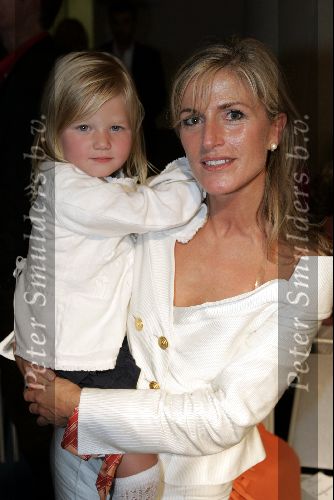 Monaco 10 september 2004
Modeshow Monique Collignon in Grimaldi. 
Silvie Schmeitz met dochter