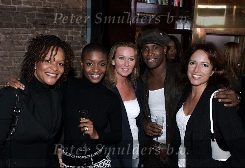 Amsterdam 21 september 2004
Presentatie boek Sylvana Simons.
Paula Patricio met Ruth Jacott en Sylvana Simons