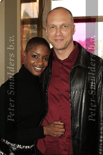 Amsterdam 21 september 2004
Presentatie boek Sylvana Simons.
Sylvana Simons met man en kinderen
