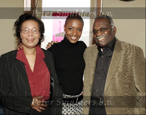 Amsterdam 21 september 2004
Presentatie boek Sylvana Simons.
Sylvana Simons met ouders