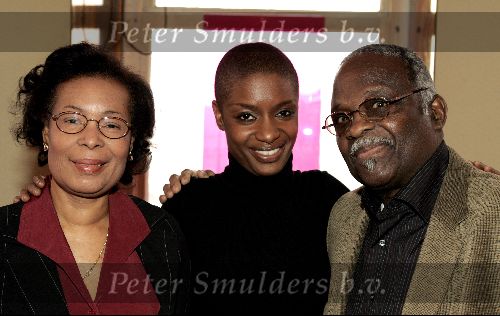Amsterdam 21 september 2004
Presentatie boek Sylvana Simons.
Sylvana Simons met ouders