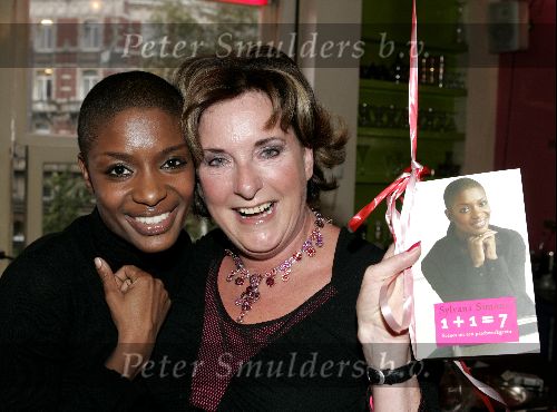 Amsterdam 21 september 2004
Presentatie boek Sylvana Simons.
Sylvana met Catherine Keyl