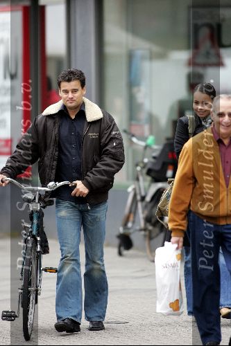 Amsterdam 18 september 2004
Wilfred Genee met vriendin op de fiets