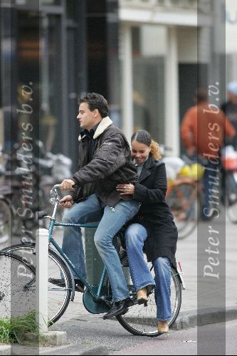Amsterdam 18 september 2004
Wilfred Genee met vriendin op de fiets
