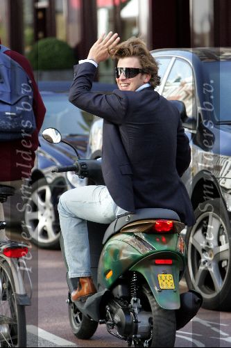 Amsterdam 17 september 2004
Winston Gerschtanowitz op scooter  op pc hooftstraat
