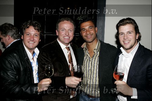 Amsterdam 21 september 2004
Presentatie wijnen Gordon in hotel Blakes.
Ruud Gullit en Rene Froger Gordon en Winston Gerschtanowitz