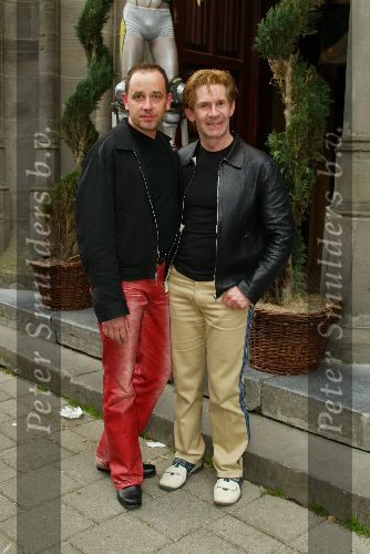 Den Bosch 14 mei   2002
Gaykrant award uitreiking.
Addy v d Krommenacker met vriend
r