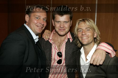 Eemnes 12 septmber 2005
Antonie Kamerling met Beau v Erven Dorens Albert Verlinde en Liesbeth List bij presentatie nieuwe theater show.