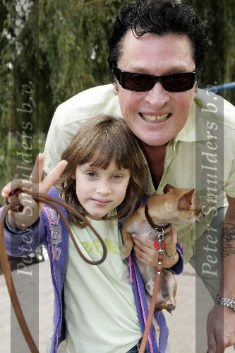 Amsterdam 24 september 2005
Demonstratieloop voor honden los in het vondelpark.
Barry Hay met dochter en honden