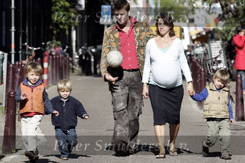 Amsterdam 17 september 2005
Beau v Erven Dorens met zijn vrouw Selly en hun kinderen Bram Thijn en Bobby