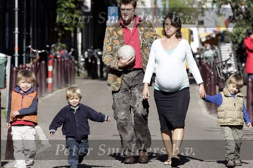 Amsterdam 17 september 2005
Beau v Erven Dorens met zijn vrouw Selly en hun kinderen Bram Thijn en Bobby