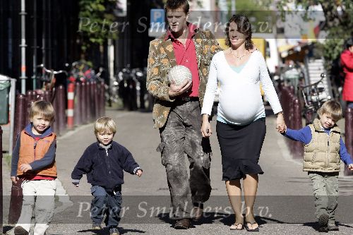 Amsterdam 17 september 2005
Beau v Erven Dorens met zijn vrouw Selly en hun kinderen Bram Thijn en Bobby