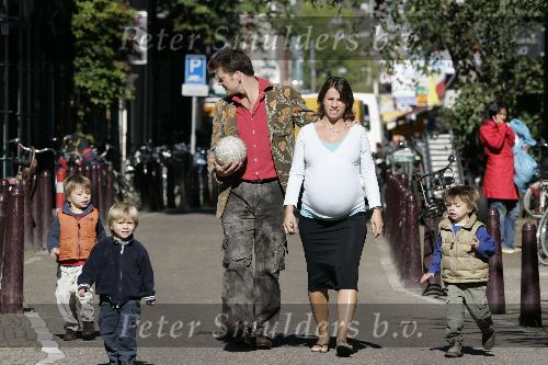 Amsterdam 17 september 2005
Beau v Erven Dorens met zijn vrouw Selly en hun kinderen Bram Thijn en Bobby