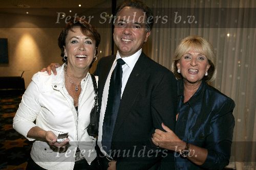 Amsterdam 10 september 2005
Modeshow Mart Visser in het Hilton.
Benno Leeser met Kitty Leeser en Truus v Gaal