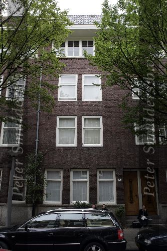 Amsterdam 15 september 2005
pers bij de woning van de ontvoerde claudia melchers
