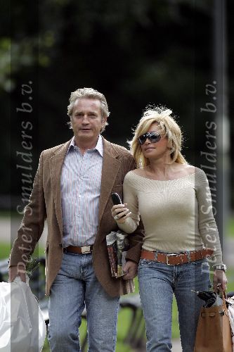 Amsterdam 17 september 2005
Hans Breukhoven en Connie Breukhoven verliefd in het vondelpark