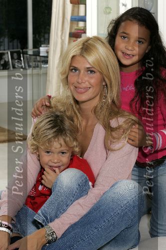 Amsterdam 26 september 2005
Estelle Gullit met haar kinderen Maxim en Joelle