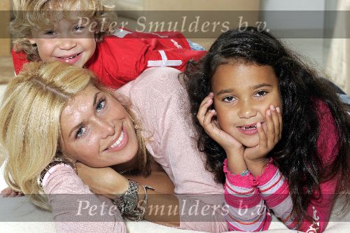 Amsterdam 26 september 2005
Estelle Gullit met haar kinderen Maxim en Joelle
