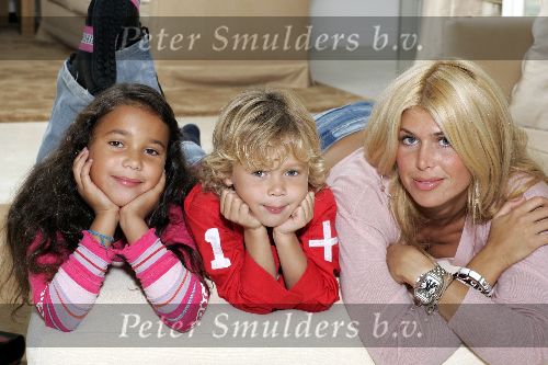 Amsterdam 26 september 2005
Estelle Gullit met haar kinderen Maxim en Joelle