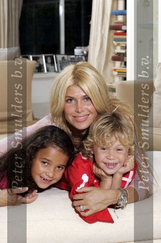 Amsterdam 26 september 2005
Estelle Gullit met haar kinderen Maxim en Joelle