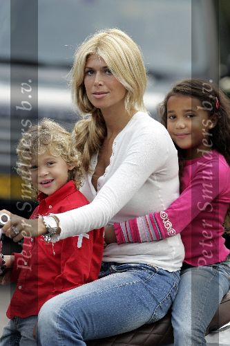 Amsterdam 26 september 2005
Estelle Gullit met haar kinderen Maxim en Joelle op de Vespa scooter