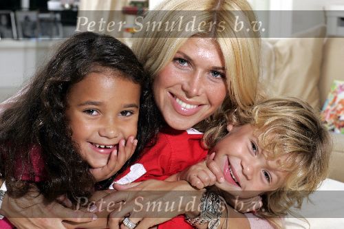 Amsterdam 26 september 2005
Estelle Gullit met haar kinderen Maxim en Joelle